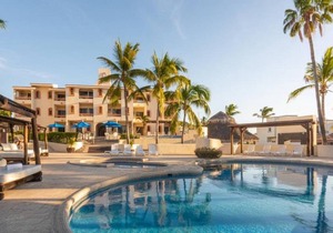Vibrant Studio Steps to Punta Sur Golf Course