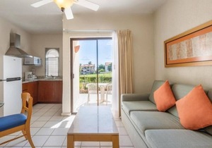 Vibrant 1BR Condo Walking Distance to Punta Sur Golf Course