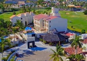 Vibrant 1BR Condo Walking Distance to Punta Sur Golf Course