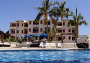 Vibrant 1BR Condo Walking Distance to Punta Sur Golf Course