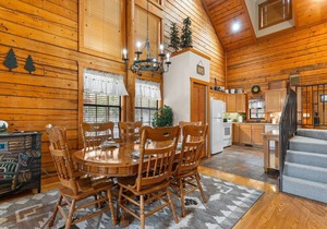 Walk-In 2BR Grand Mountain Cabin with Ozark Views | Sleeps 6