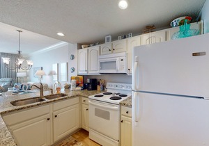 Waterfront condo with indoor & outdoor pools, hot tubs, & on-site restaurants