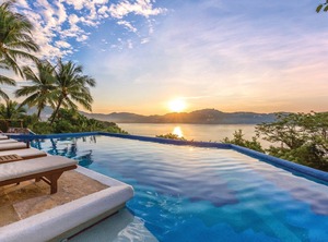 Zihuatanejo Resort Hotel | Almacen