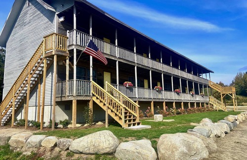 Brooklin Hotel | 1 bedroom private vacation home in brooklin