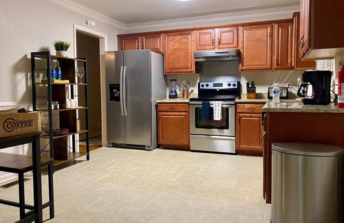 Cleveland Park House | 🔥10% OFF 🔥 Charming House in Trendy East Nash, Walk to Restaurants