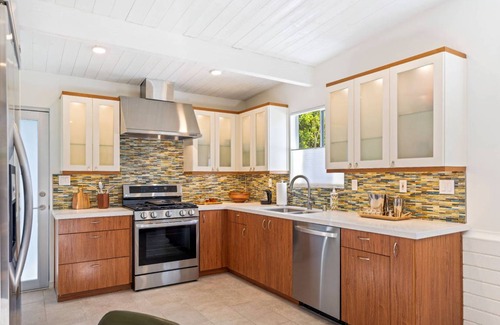 Historic Tennis Club Condo | 121 m² Condo ∙ 2 bedrooms ∙ 4 guests