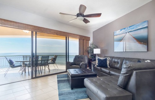 Sandy Beach Condo | 134 m² Condo ∙ 2 bedrooms ∙ 6 guests