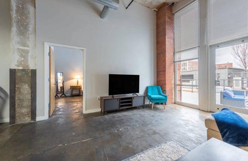 Crossroads Arts District Apartment | 135 m² Apartment ∙ 3 bedrooms ∙ 8 guests
