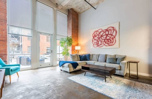Crossroads Arts District Apartment | 135 m² Apartment ∙ 3 bedrooms ∙ 8 guests