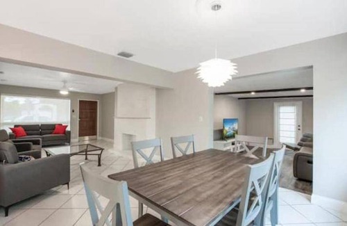 Edgewood House | 155 m² House ∙ 3 bedrooms ∙ 6 guests