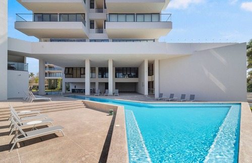 La Cruz de Huanacaxtle House | 1BR Oceanfront · Balcony + 2 Ocean View Pools