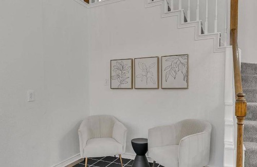Grand Prairie House | 216 m² House ∙ 1 bedroom ∙ 12 guests