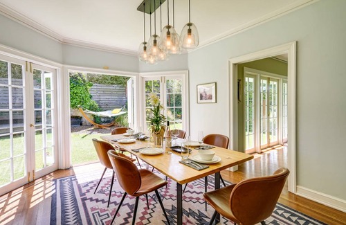 Claremont House | 232 m² House ∙ 5 bedrooms ∙ 11 guests