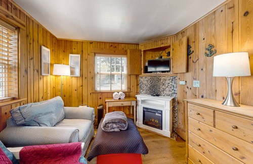 Downtown Cannon Beach Cottage | 29 m² Cabin ∙ 1 bedroom ∙ 4 guests