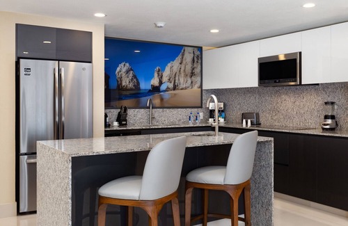 Santa Rosa Resort | 3-bedroom Ocean-front Penthouse Cabo San Lucas DATE AVAILABLE: Jan 4th-11th 2025