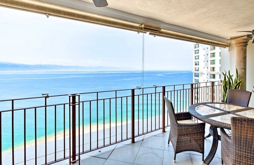 South Hotel Zone Apartment | 327 m² Apartment ∙ 3 bedrooms ∙ 8 guests
