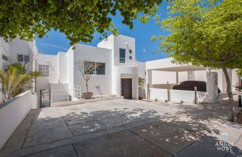 Colina del Sol House | 363 m² House ∙ 4 bedrooms ∙ 8 guests