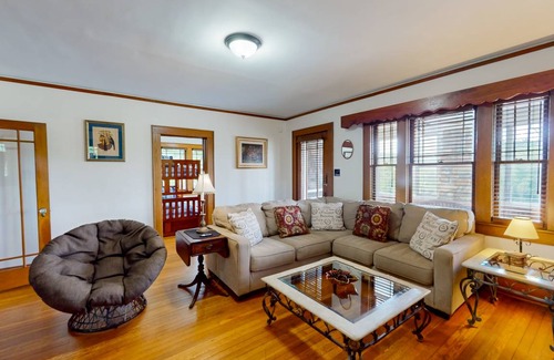 Candler House | 391 m² House ∙ 6 bedrooms ∙ 16 guests