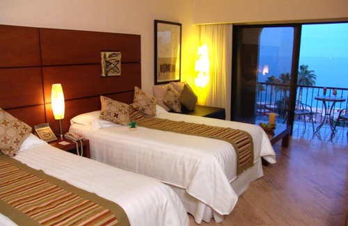 El Medano Ejidal Hotel | 5 Star Luxurious Beachfront Resort - Casa Dorada San Lucas Bay (ME Hotel)