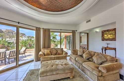 Pedregal House | 510 m² House ∙ 5 bedrooms ∙ 10 guests