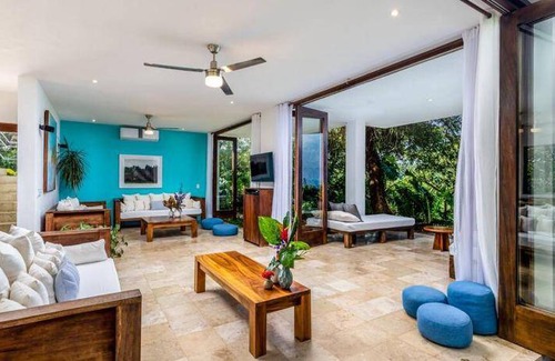 Las Lomas Villa | 600 m² Villa ∙ 8 bedrooms ∙ 16 guests