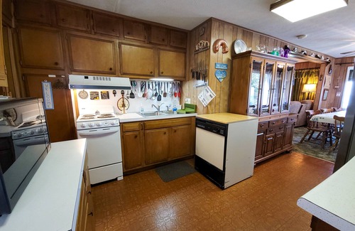 Lakeside Cottage | 608 Lakefront Beautiful Lakefront Cottage Right on the Lake Path!
