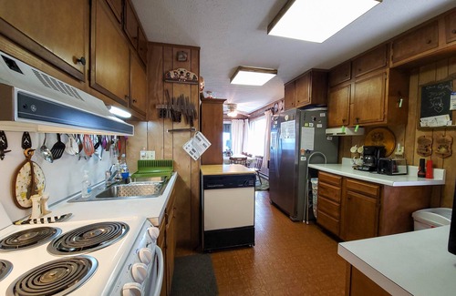 Lakeside Cottage | 608 Lakefront Beautiful Lakefront Cottage Right on the Lake Path!