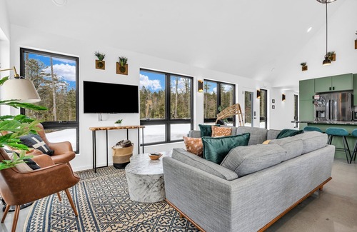 Bethel House | 6BR Mountain Cabin | Hot Tub Fire Pit