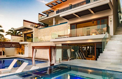 Pedregal Villa | 850 m² Villa ∙ 8 bedrooms ∙ 16 guests