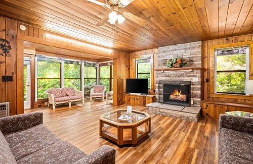 Gatlinburg Hotel | 93 m² Hotel ∙ 3 bedrooms ∙ 10 guests
