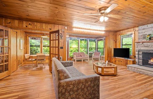 Gatlinburg Hotel | 93 m² Hotel ∙ 3 bedrooms ∙ 10 guests