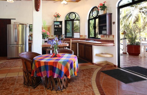 North End Villa | A Family-Event- Reunion-Retreat, w/Pool, beach 100 steps, 4 or 8 bedroom Villa