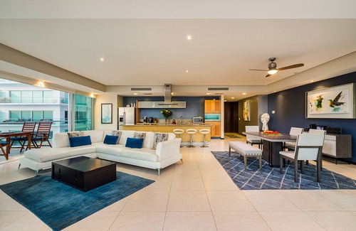 South Hotel Zone Condo | A luxurious beachfront property to delight any traveler's vacation dreams.