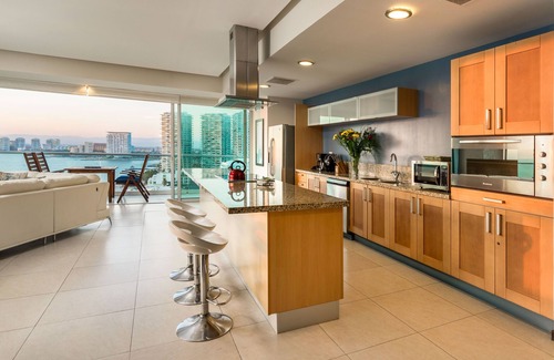 South Hotel Zone Condo | A luxurious beachfront property to delight any traveler's vacation dreams.