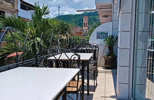 Downtown Puerto Vallarta Apartment | Alexandross Hostel (IN PTO VALLARTA)