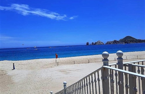 El Tezal Apartment | AMAZING NEW! BIG STUDIO WIFI, POOL, PET FRIENDLY 2 BLOCKS TO THE SWIMMABLE BEACH IN CABO