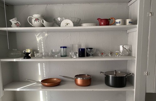 Springfield Apartment | An evolving Oasis in the the Upper Hill area, with access to points of interest.