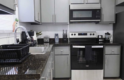 Weslaco Apartment | Apartment with 3 bedrooms 40 minutes from South Padre