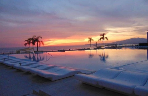 Flamingos Apartment | Aria Ocean, Affordable 1BR Studio, Beachfront Resort, Pools, Snack Bar, & Balcon