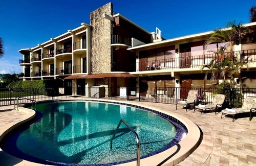 Hillsboro Beach Apartment | Avalon Resort (Balcony Studio C3)
