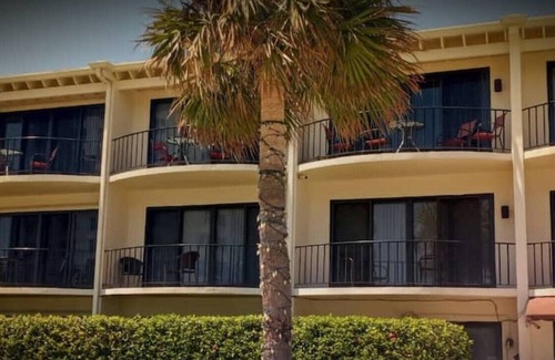 Hillsboro Beach Apartment | Avalon Resort (Balcony Studio C3)