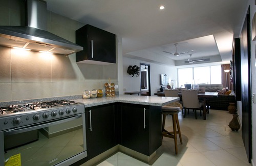 South Hotel Zone Condo | Beachfront 1BR | 5 Pools + Gym + Balcony Views