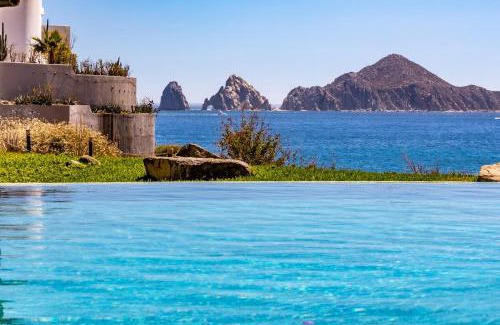 Cabo Bello Apartment | Beachfront luxury Condo w Pool