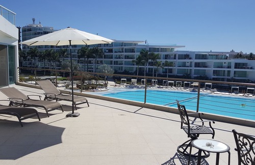 Flamingos Condo | !BEACHFRONT! ON THE BEACH !