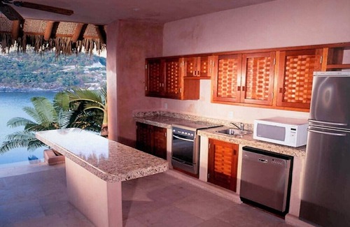 Zihuatanejo Apartment | Beautiful apartment facing the sea