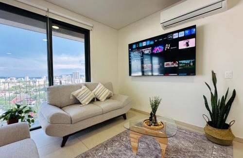Financial District Apartment | Beautiful apartment on the 19th floor, in front of the new Consulate!