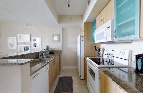Sunny Isles Beach Apartment | Beautiful Asian retreat 2bd/2bth Apt. min to beach