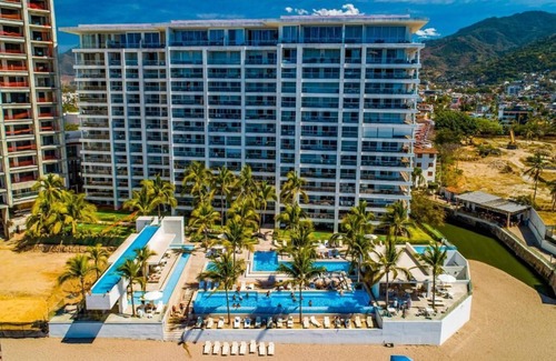Las Glorias Apartment | BEAUTIFUL BEACHFRONT CONDO AT HARBOR 171