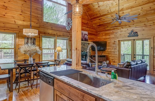 Mineral Bluff Cabin | Beautiful dog-friendly, mountainside cabin w/private hot tub, and pool table