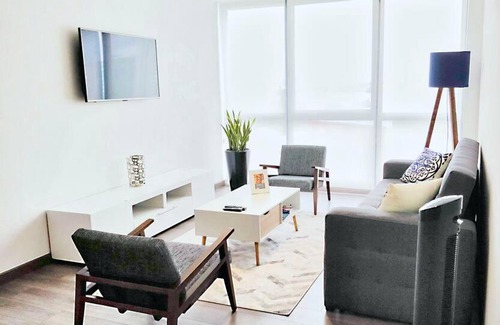 Anahuac Apartment | Beautiful Hi-rise, King size, HS Wi-Fi, pool, gym